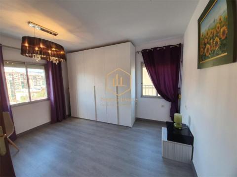 Amplia vivienda con vistas despejadas y excelente ubicación