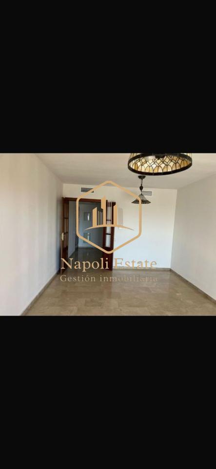 Napoli Estate presenta - Amplio piso de 3 dormitorios para larga temporada sin muebles