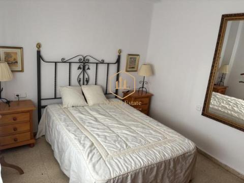 NAPOLI ESTATE presenta esta excelente oportunidad de vivienda en la zona de Martiricos - La Roca, una de las áreas más consolidadas y mejor conectadas de Málaga.