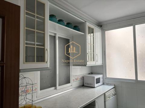 NAPOLI ESTATE presenta esta excelente oportunidad de vivienda en la zona de Martiricos - La Roca, una de las áreas más consolidadas y mejor conectadas de Málaga.