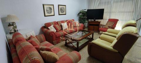 NAPOLI ESTATE presenta en alquiler de larga temporada este amplio y luminoso piso en la zona de Carranque - Haza Cuevas.