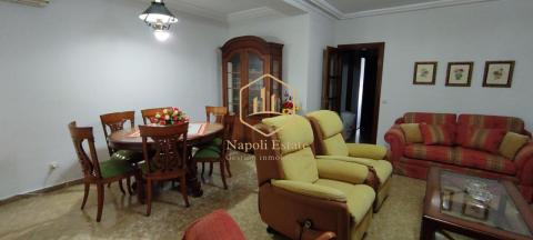 NAPOLI ESTATE presenta en alquiler de larga temporada este amplio y luminoso piso en la zona de Carranque - Haza Cuevas.