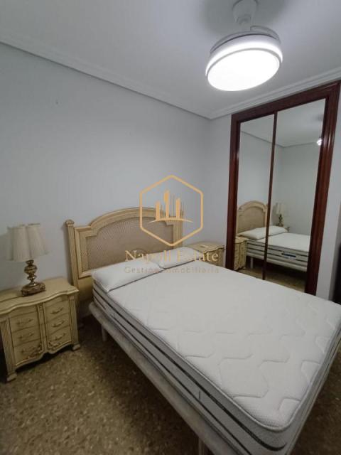 NAPOLI ESTATE presenta en alquiler de larga temporada este amplio y luminoso piso en la zona de Carranque - Haza Cuevas.