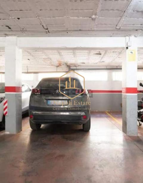 NAPOLI ESTATE presenta piso reformado con parking en Ciudad Jardín