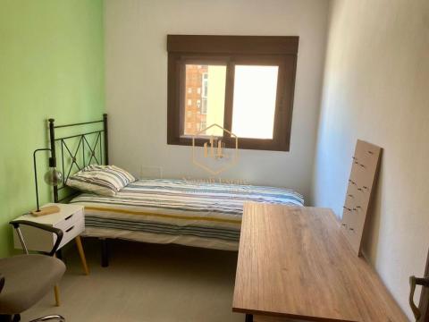 Napoli Estate presenta este magnífico piso totalmente reformado junto al Metro Puerta Blanca