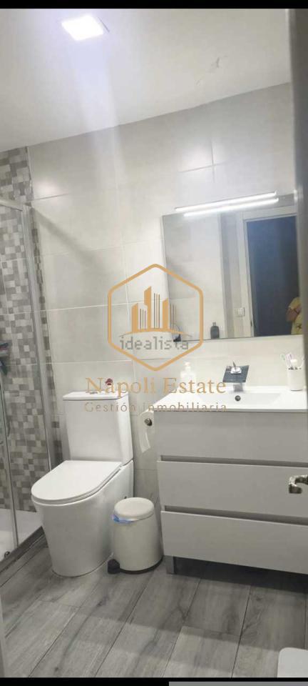 Piso luminoso de 3 dormitorios en Barriada Victoria Eugenia, Málaga